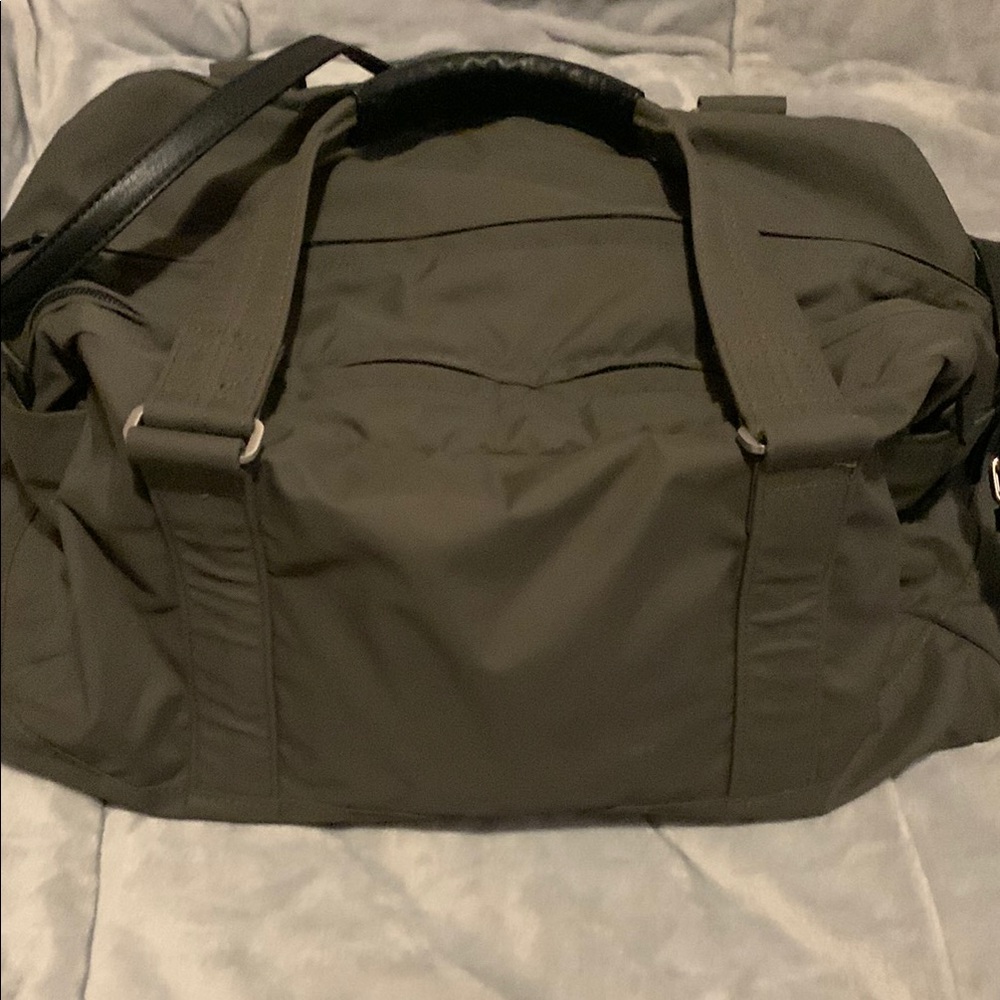 Lululemon green dufflebag vinyl with black leather handles 18in long - Picture 5 of 13
